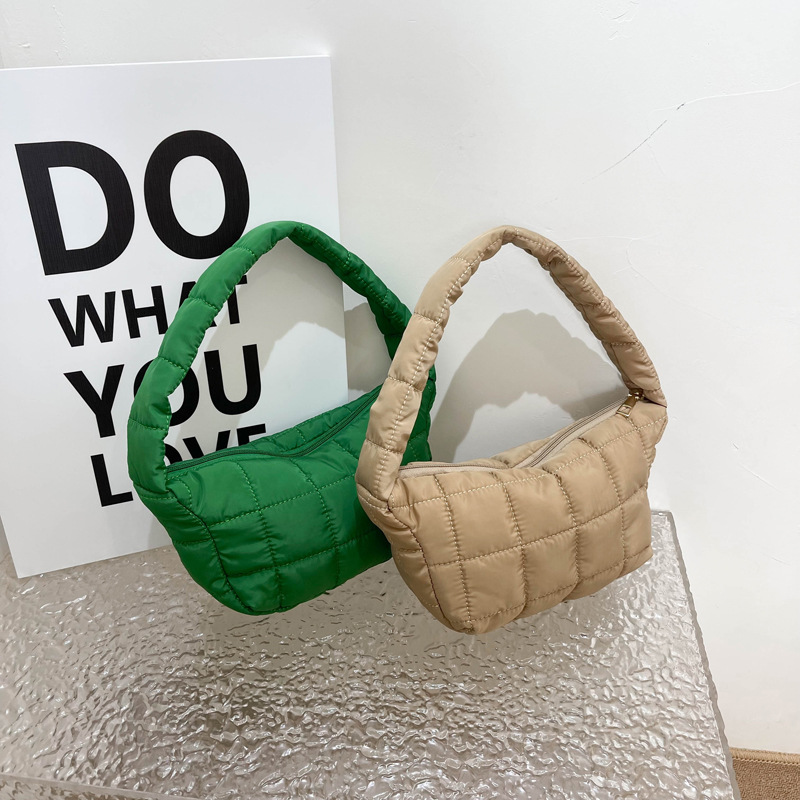 Women Bags Manufacturer - 여성용 퀼트 패딩 숄더백, 널찍한 레트로