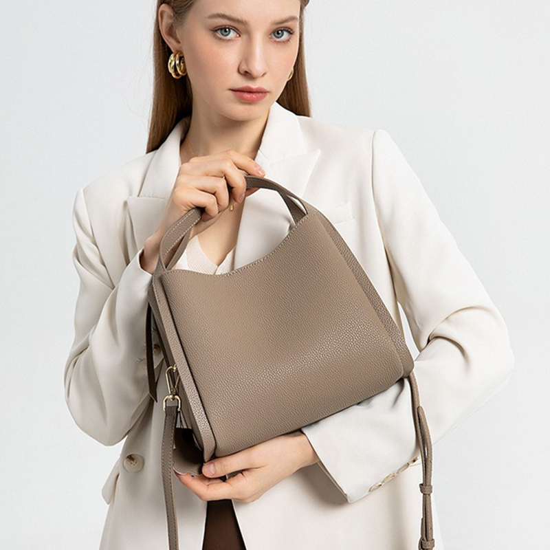 Top Handle Structured - BURMINSA 정품 페블드 가죽 버킷 백